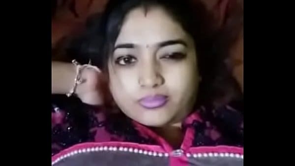 Xxx Video Renu Bhabhi - Sexy Renu Bhabhi showing her body to bf on whasapp video call